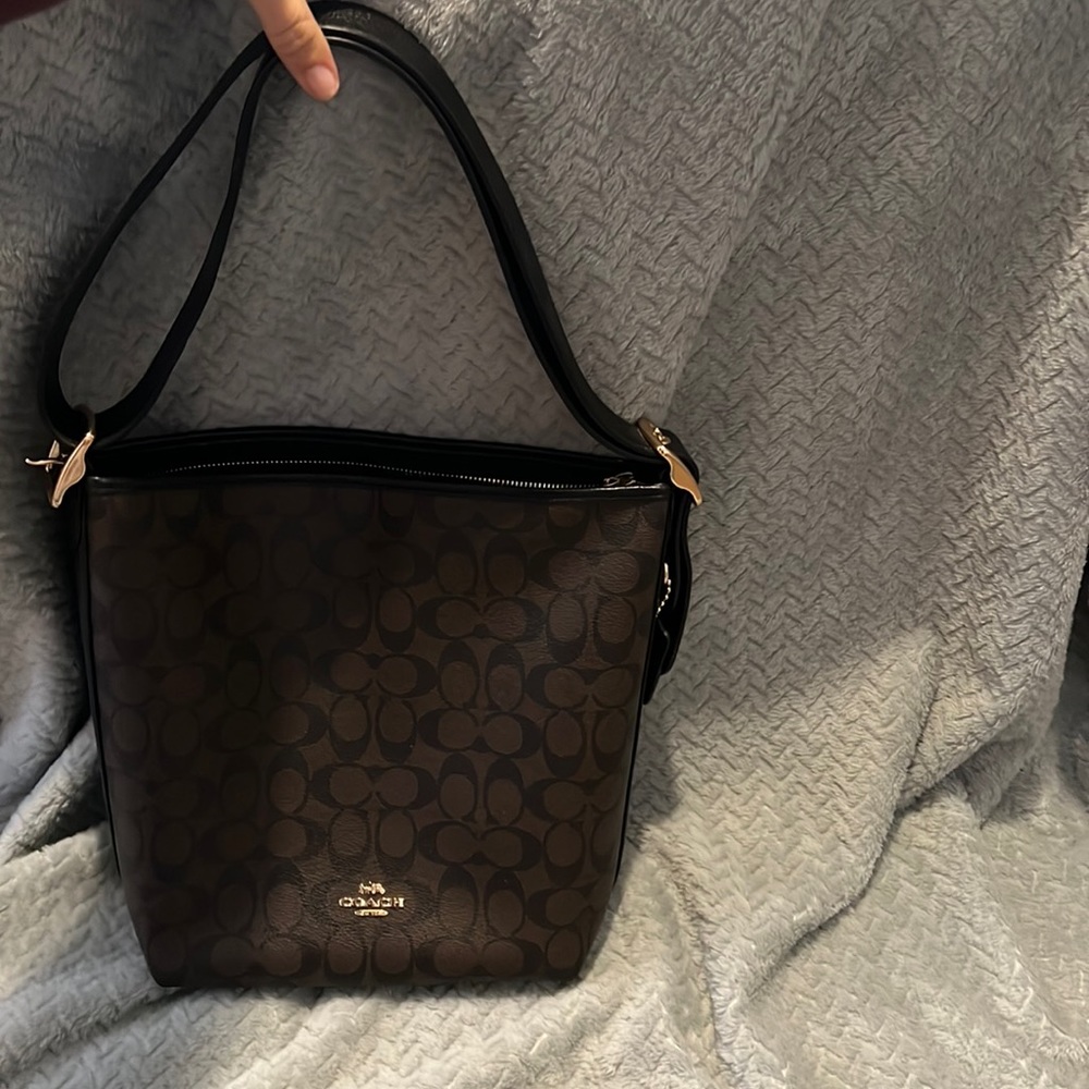 Authentic Coach shoulder bag. Great condition.
